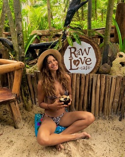 Johanna Sambucini feet photo 14