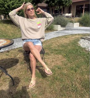 Johanna Setzer feet photo 16