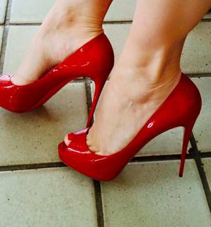 Joice Hasselmann feet photo 16