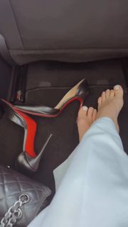 Joice Hasselmann feet photo 11