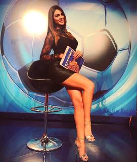 Jolanda V. De Rienzo feet photo 13