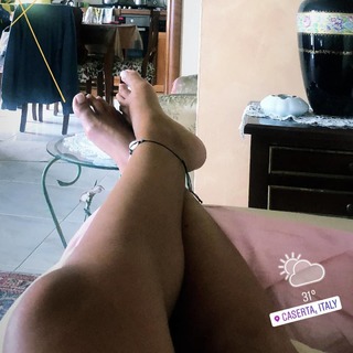 Jolanda V. De Rienzo feet photo 7