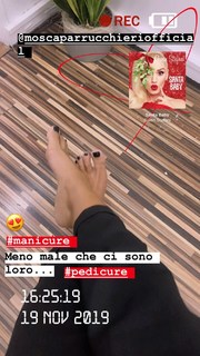 Jolanda V. De Rienzo feet photo 2