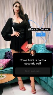 Jolanda V. De Rienzo feet photo 2