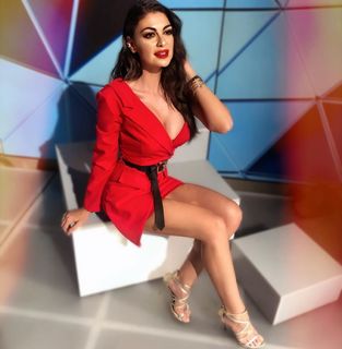 Jolanda V. De Rienzo feet photo 1