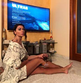 Jolanda V. De Rienzo feet photo 7