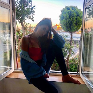 Jolanda V. De Rienzo feet photo 2
