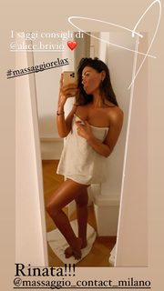 Jolanda V. De Rienzo feet photo 16