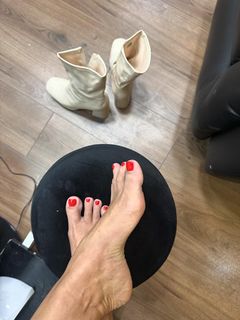 Jolanda V. De Rienzo feet photo 17