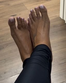 Jolanda V. De Rienzo feet photo 14