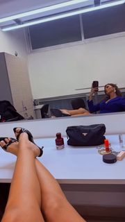 Jolanda V. De Rienzo feet photo 4