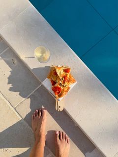 Jolanda V. De Rienzo feet photo 3