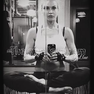 Jolene Blalock feet photo thumbnail