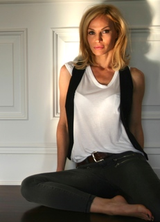 Jolene Blalock feet photo thumbnail