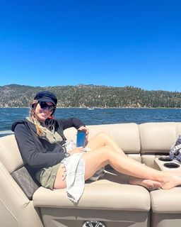 Jolene Van Vugt feet photo 1