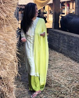 Jonita Gandhi feet photo 7