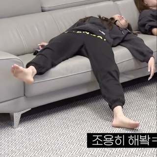Joo-Won Lee feet photo thumbnail