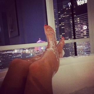 Jordan Carver feet photo thumbnail