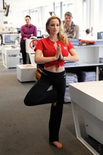 Jordan Carver feet photo thumbnail