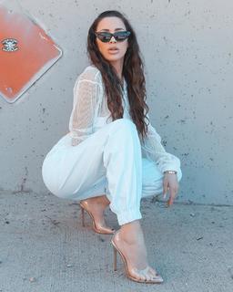 Jordan Carver feet photo thumbnail