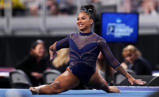 Jordan Chiles feet photo thumbnail