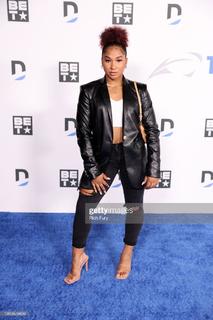 Jordan Chiles feet photo thumbnail