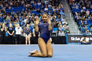 Jordan Chiles feet photo thumbnail