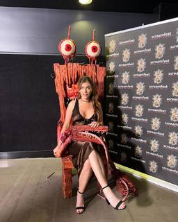 Jordan Claire Robbins feet photo 1