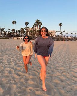 Jordan Claire Robbins feet photo 8