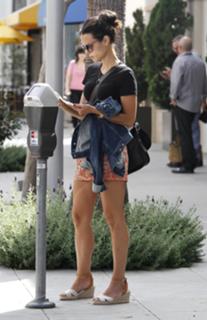 Jordana Brewster feet photo thumbnail