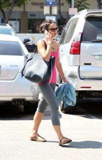 Jordana Brewster feet photo thumbnail