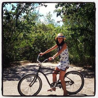 Jordana Brewster feet photo thumbnail