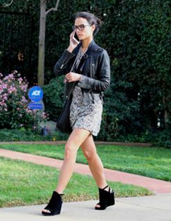 Jordana Brewster feet photo thumbnail