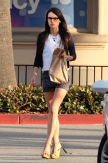 Jordana Brewster feet photo thumbnail