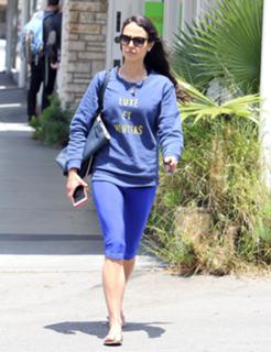 Jordana Brewster feet photo thumbnail