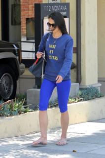 Jordana Brewster feet photo thumbnail