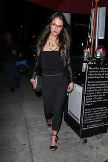 Jordana Brewster feet photo thumbnail
