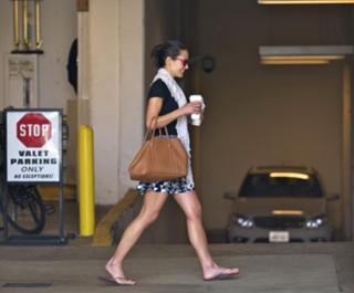 Jordana Brewster feet photo thumbnail