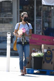 Jordana Brewster feet photo thumbnail