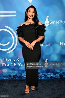 Jordin Sparks feet photo thumbnail
