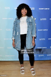 Jordin Sparks feet photo thumbnail