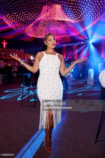 Jordin Sparks feet photo thumbnail