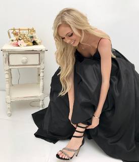 Jordyn Jones feet photo thumbnail