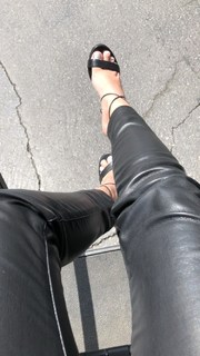 Jordyn Jones feet photo thumbnail