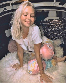 Jordyn Jones feet photo thumbnail