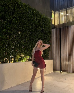 Jordyn Jones feet photo thumbnail