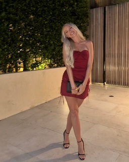 Jordyn Jones feet photo thumbnail