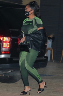 Jordyn Woods feet photo thumbnail