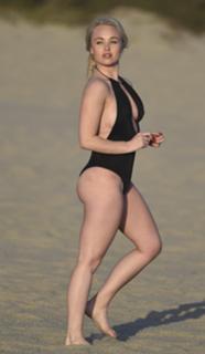 Jorgie Porter feet photo thumbnail