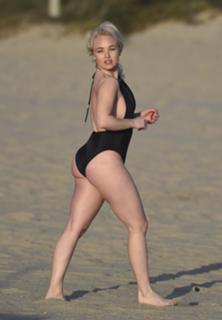 Jorgie Porter feet photo thumbnail